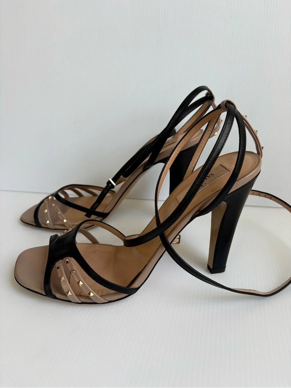 VALENTINO GARAVANI Rockstud Strappy Ankle Wrap Heels Sandals Size 40.5 - EUC